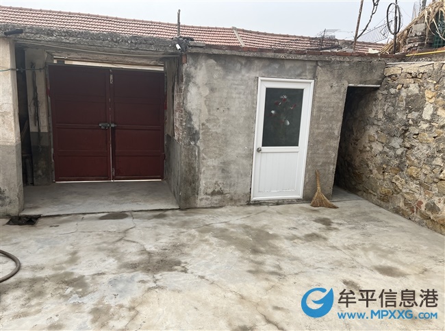 四间瓦房带前后院出租