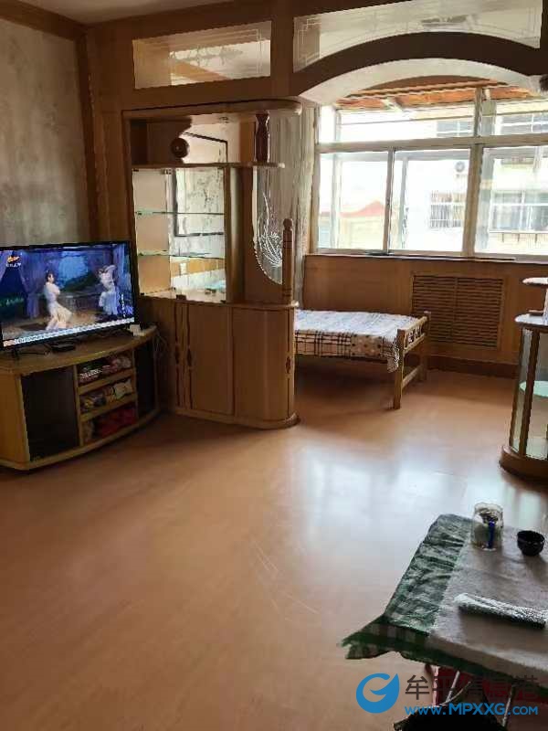 物资局家属楼四楼100平三室两卫出租