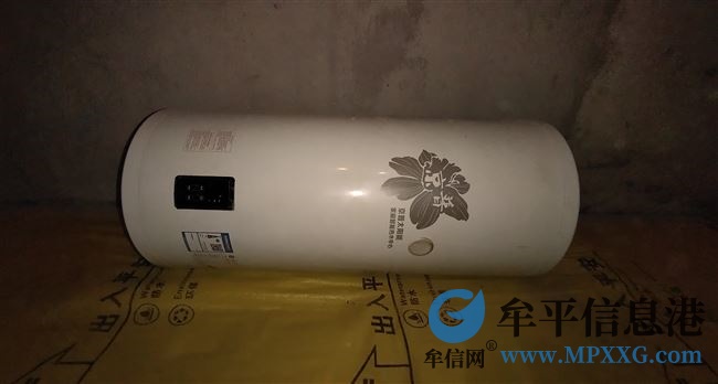 300元处理京普太阳能热水器一台